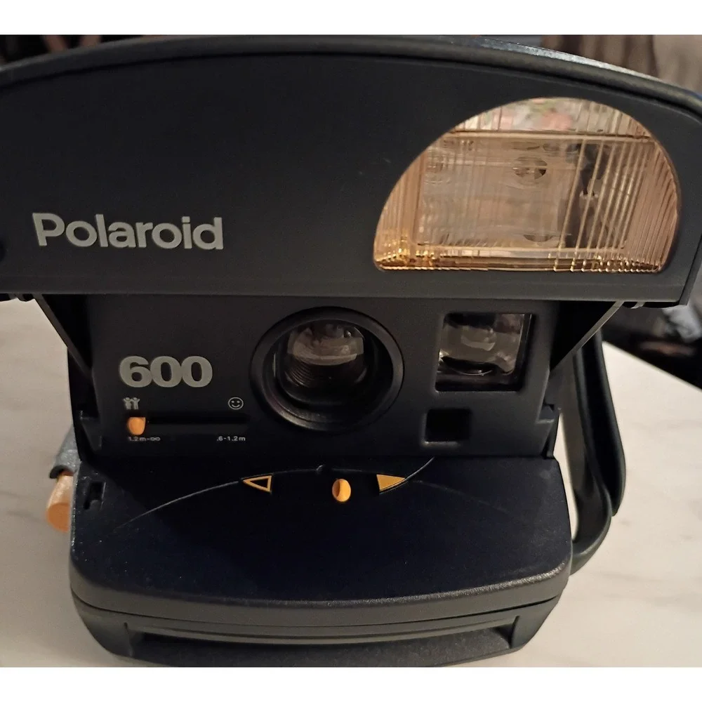 Polaroid 600 Instant Film Camera Black with Flash and Original Carrying Case